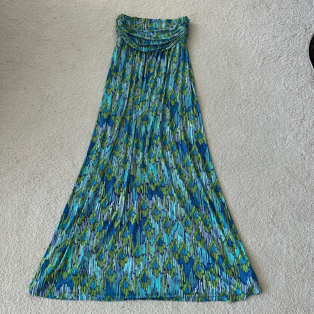 Long strapless dress by ‘Iolani